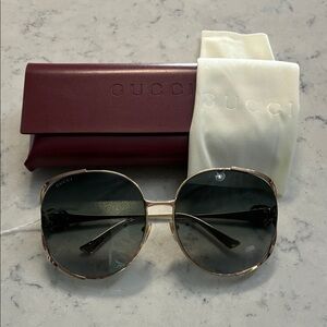 Gucci Women's Sunglasses with Gold Frame and Black Lenses
